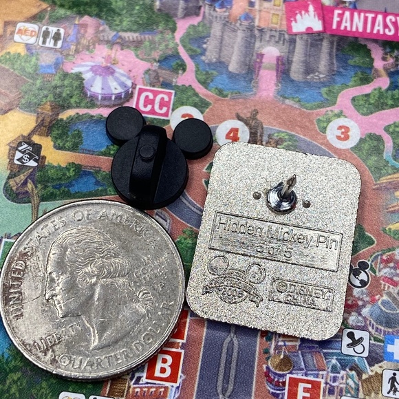 2008 Hidden Mickey family Baby Pin - Picture 4 of 4